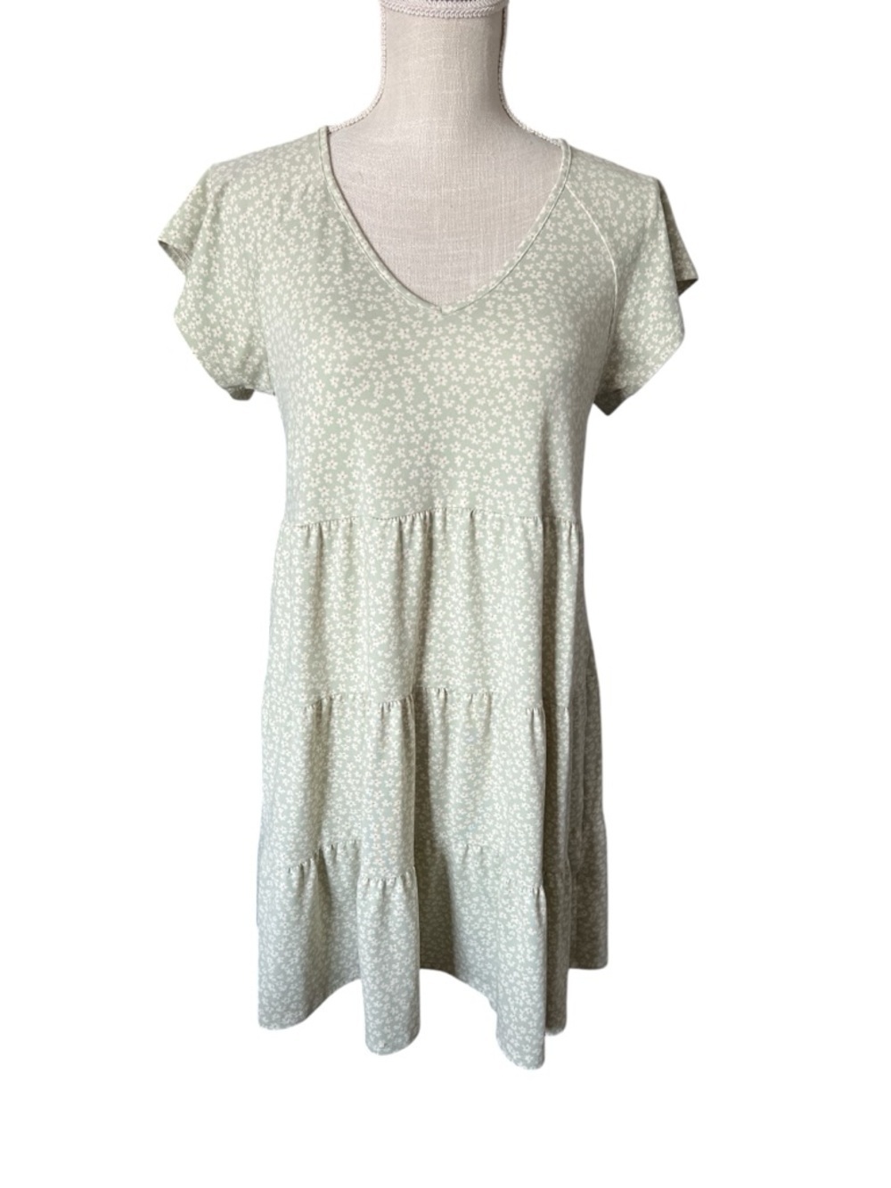 Altar’d State Light Green Floral Tiered V-Neck Women's Dress Sz/L - Picture 2 of 6